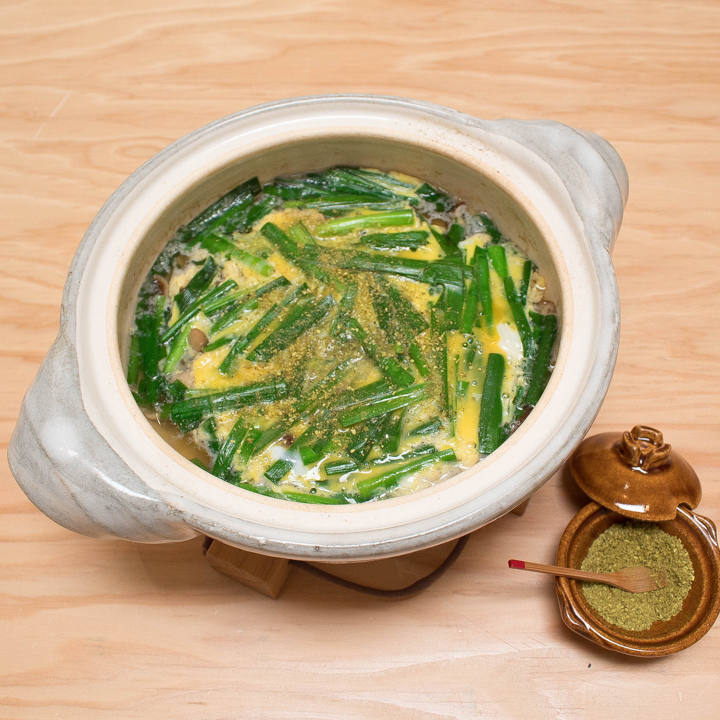 Egg-topped Garlic Chives & Shiitake – Happy Donabe Life